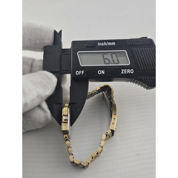 Gorgeous Ladies Bill Blass Diamond Dress Watch Quartz New Battery Mint Runs Well - Picture 7 of 10